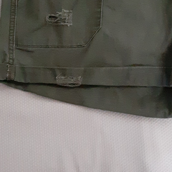Mossimo Supply Co Shorts Mid Rise Olive Green Khaki Distressed Summer SZ 12 - Picture 10 of 15